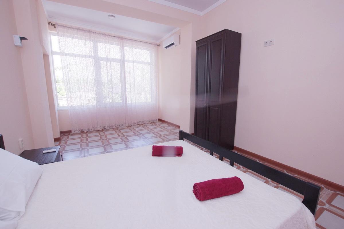 Guest House Belyi Lebed Sukhumi Exterior foto